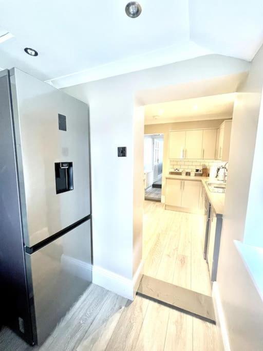 Spacious Modern Victorian House In Rochester Wainscot المظهر الخارجي الصورة