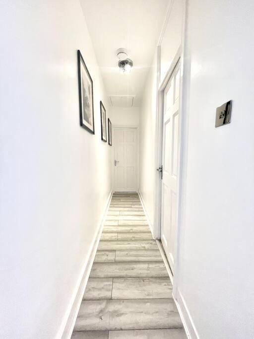 Spacious Modern Victorian House In Rochester Wainscot المظهر الخارجي الصورة