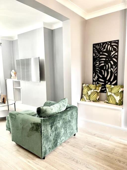Spacious Modern Victorian House In Rochester Wainscot المظهر الخارجي الصورة